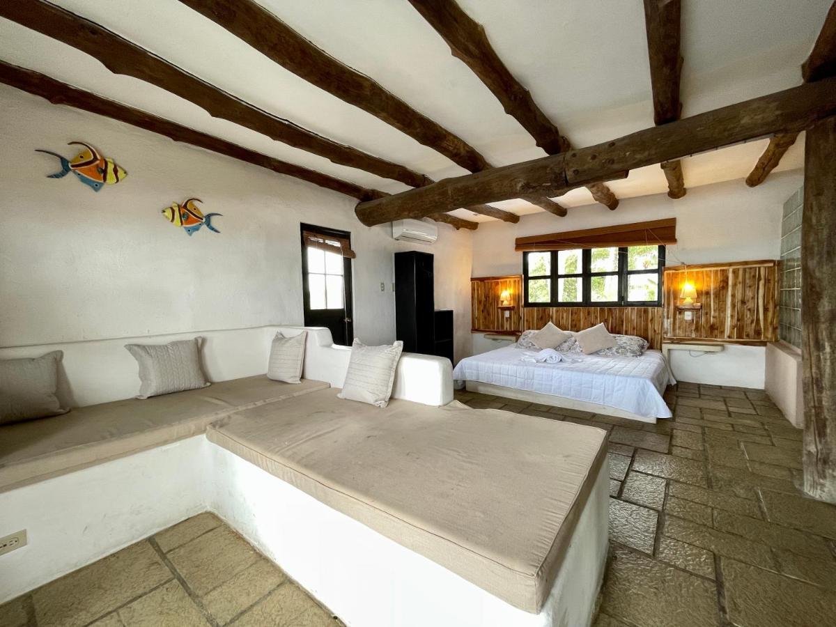 Johnnys Place Hotel Монтерико Екстериор снимка