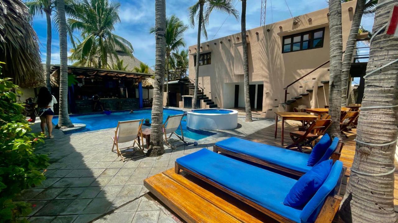 Johnnys Place Hotel Монтерико Екстериор снимка