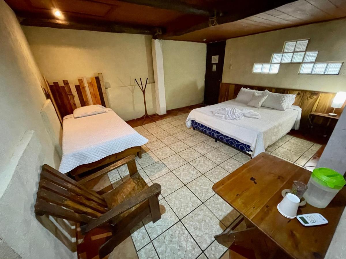 Johnnys Place Hotel Монтерико Екстериор снимка