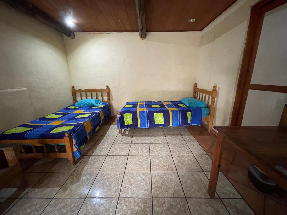 Johnnys Place Hotel Монтерико Екстериор снимка