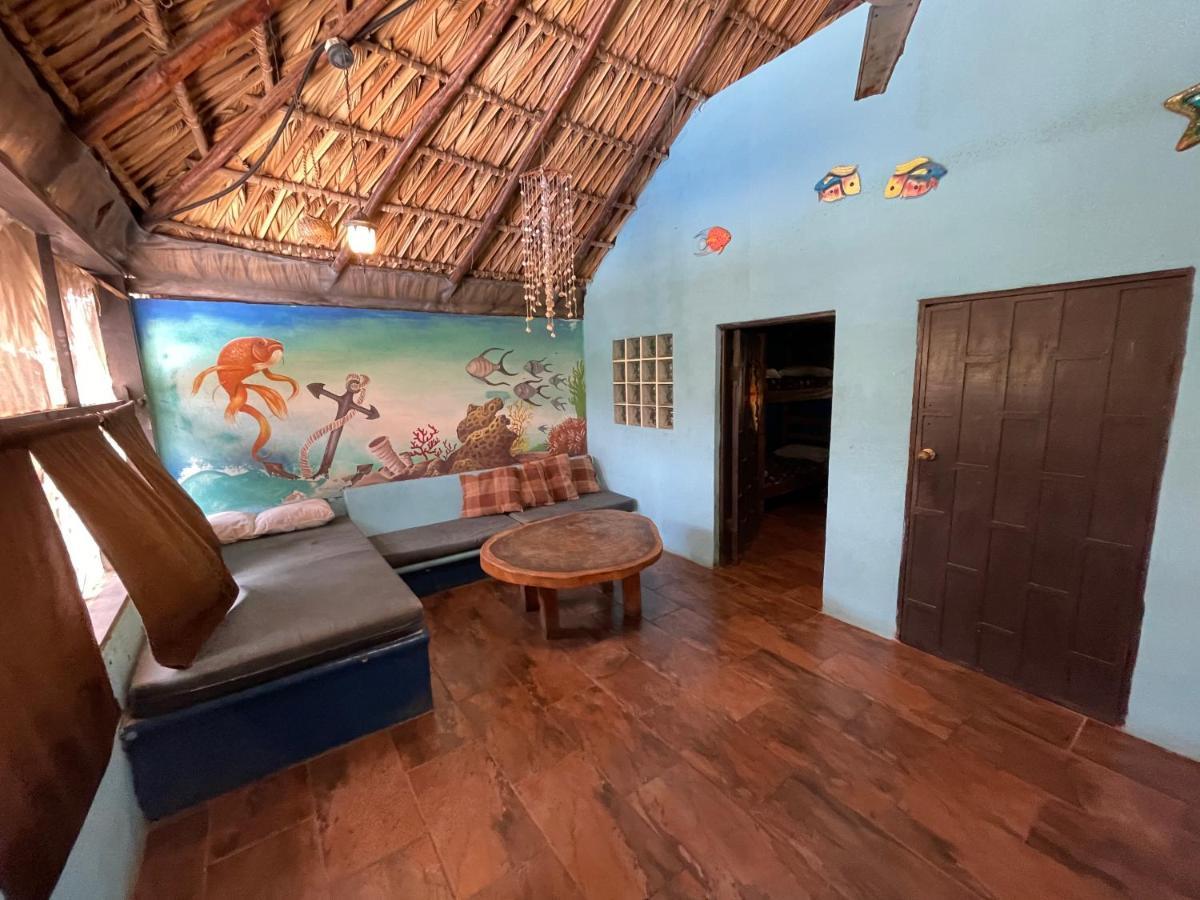 Johnnys Place Hotel Монтерико Екстериор снимка