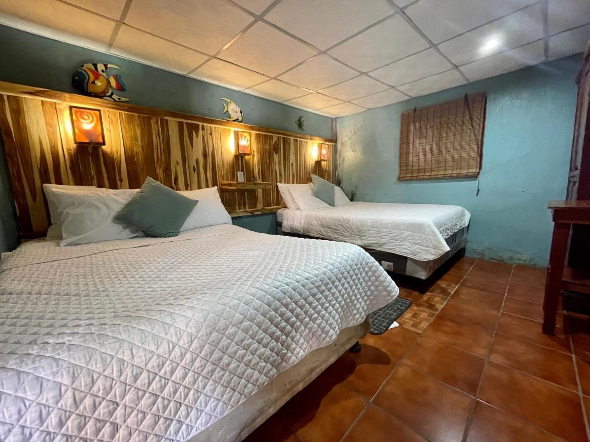 Johnnys Place Hotel Монтерико Екстериор снимка