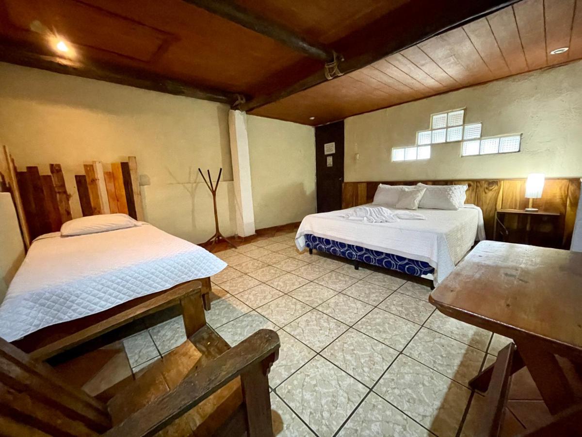 Johnnys Place Hotel Монтерико Екстериор снимка