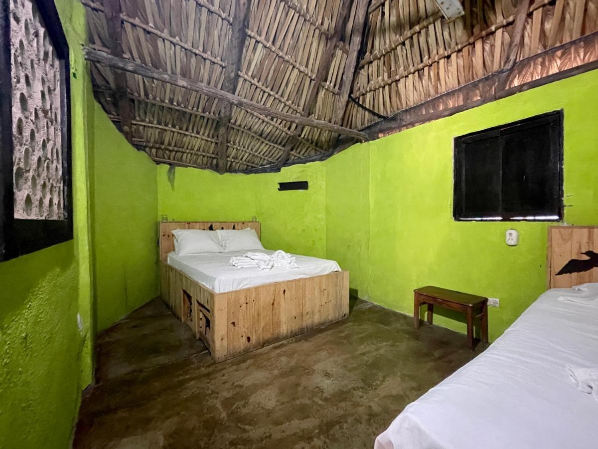 Johnnys Place Hotel Монтерико Екстериор снимка