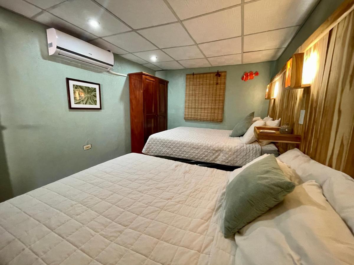 Johnnys Place Hotel Монтерико Екстериор снимка