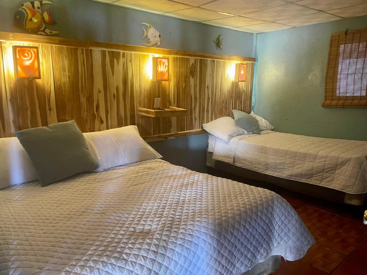 Johnnys Place Hotel Монтерико Екстериор снимка