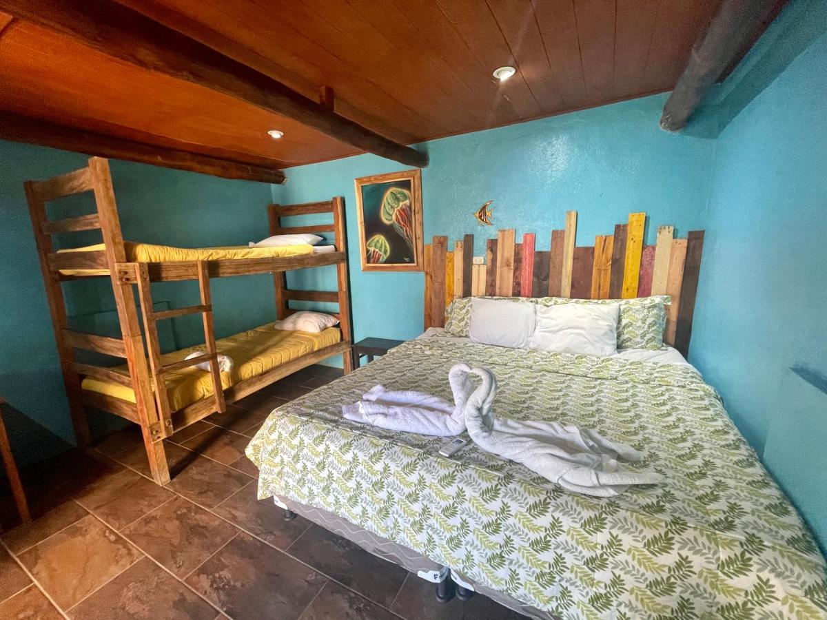 Johnnys Place Hotel Монтерико Екстериор снимка