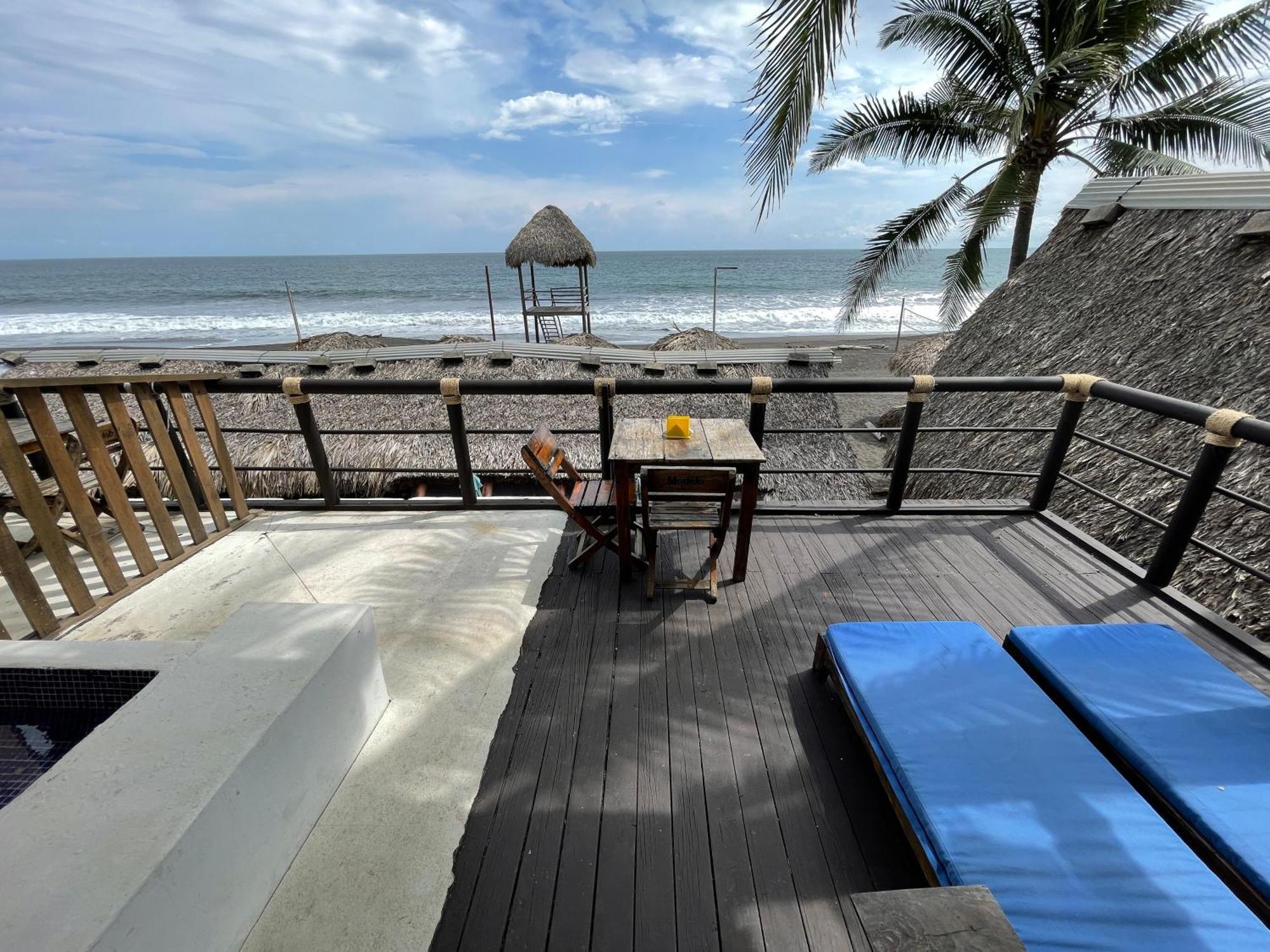 Johnnys Place Hotel Монтерико Екстериор снимка