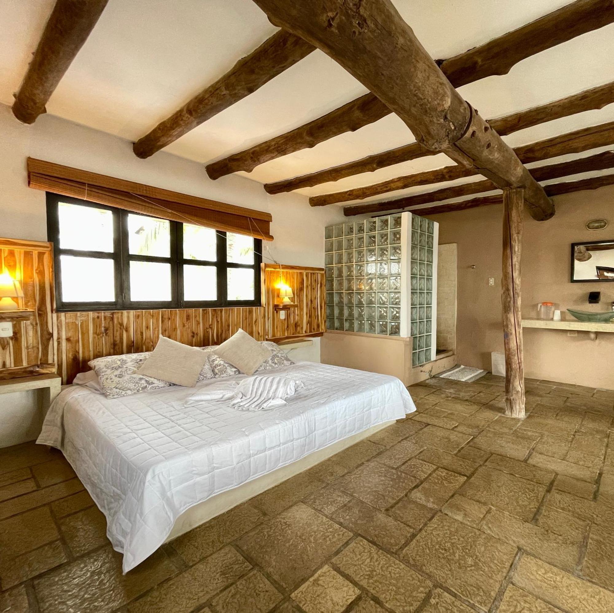 Johnnys Place Hotel Монтерико Екстериор снимка