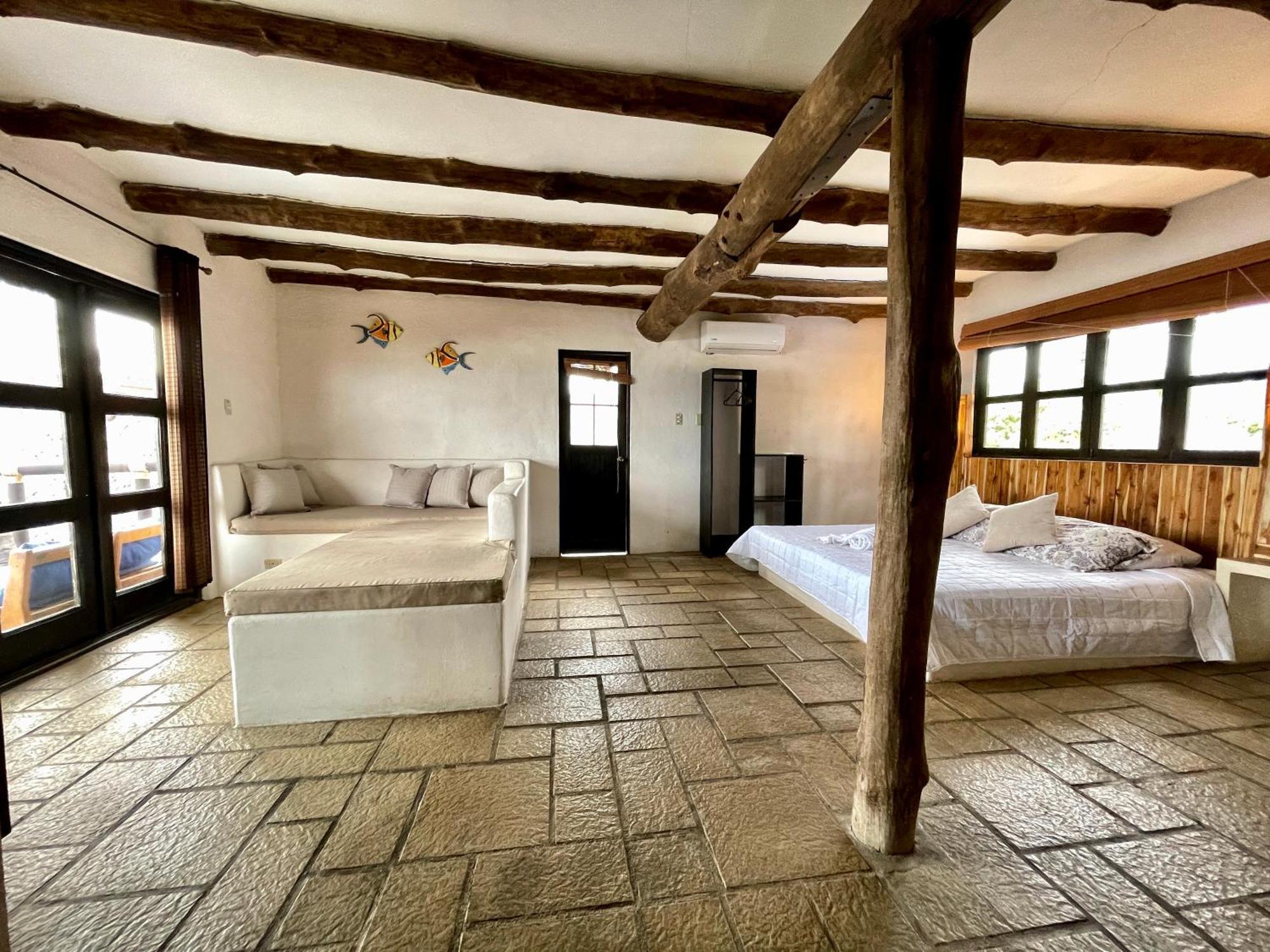 Johnnys Place Hotel Монтерико Стая снимка